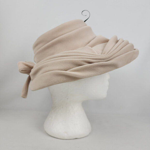 Vintage Jacqueline Cream Velvet Feather Detail Hat - Picture 4 of 9